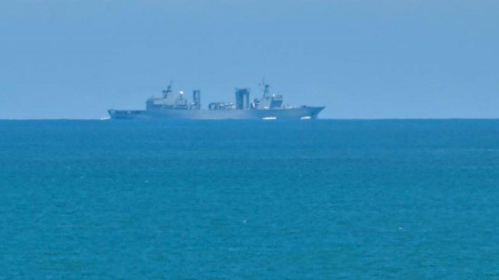 سفينة صينية عسكرية على الحدود التايوانية 