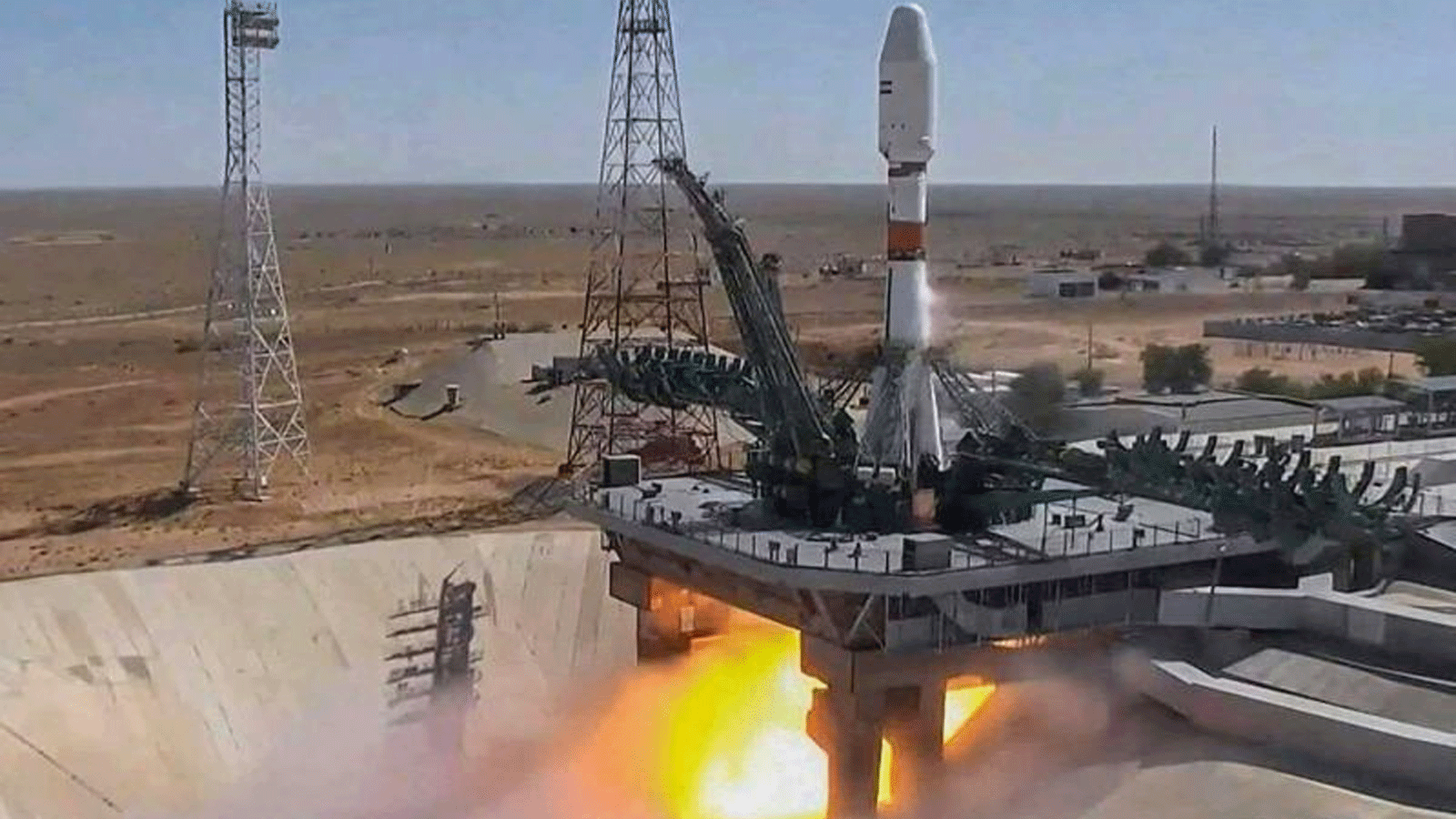 صاروخ Soyuz-2.1b الذي يحمل القمر الصناعي 