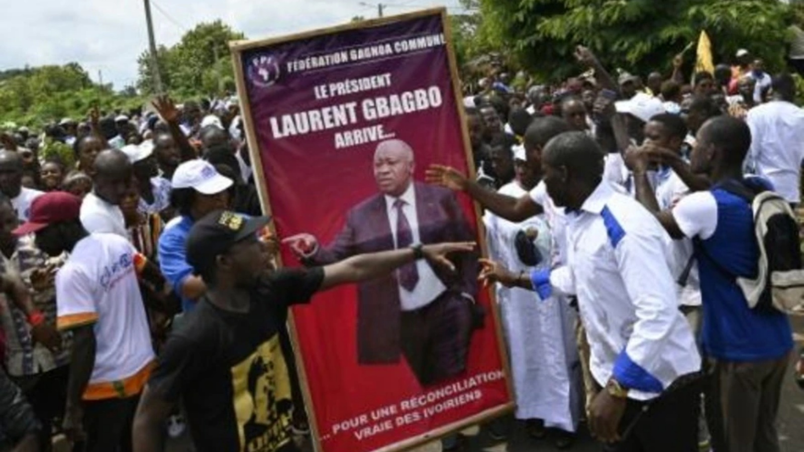 أنصار لرئيس ساحل العاج السابق لوران غباغبو في ماما في 13 يونيو 2021 
