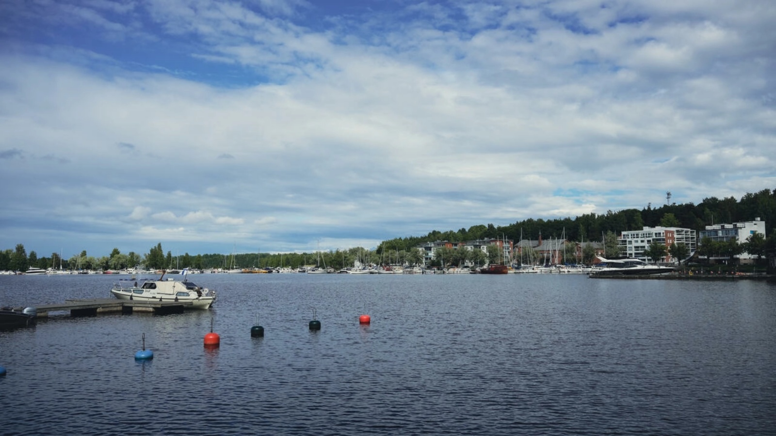 صورة ملتقطة لبحيرة لابيرانتا في فنلندا في 28 يوليو 2022 