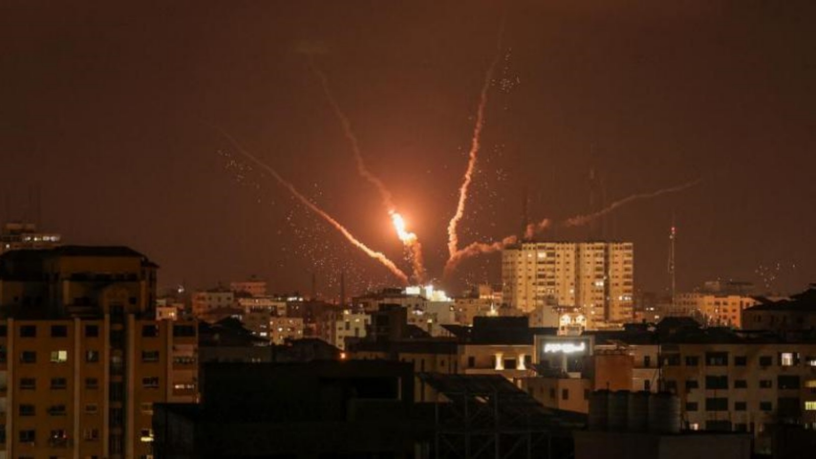 صواريخ فلسطينية أُطلقت من غزة رداً على الغارات الجوية الإسرائيلية