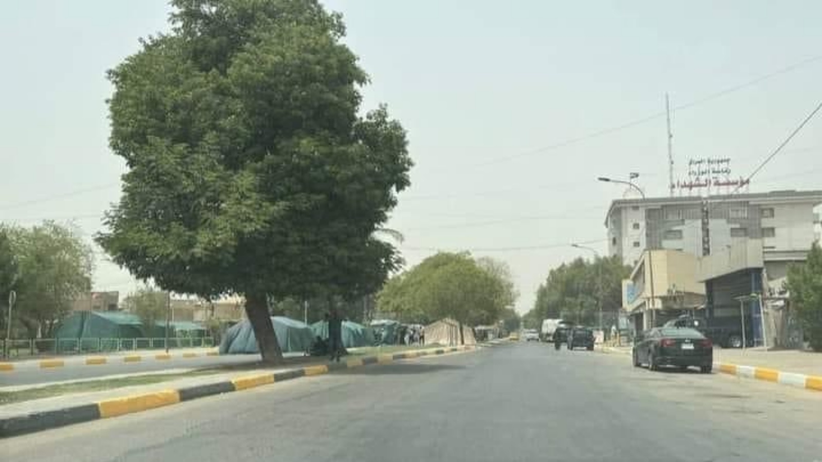 خيام أنصار الإطار الشيعي المعتصمين في محيط المنطقة الخضراء وسط بغداد منذ الجمعة 12 أغسطس 2022 (تويتر)