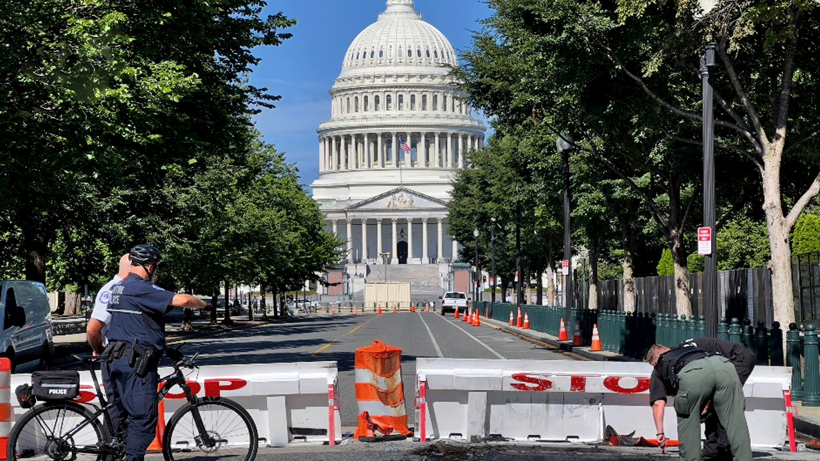 إجرءاتٌ أمنية أمام مبنى الكونغرس 