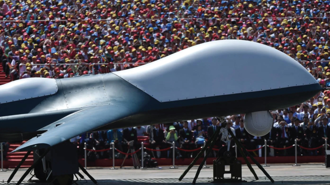طائرة صينية بدون طيار عرضت في عرض عسكري في ميدان تيانانمين، بكين، في عام 2015