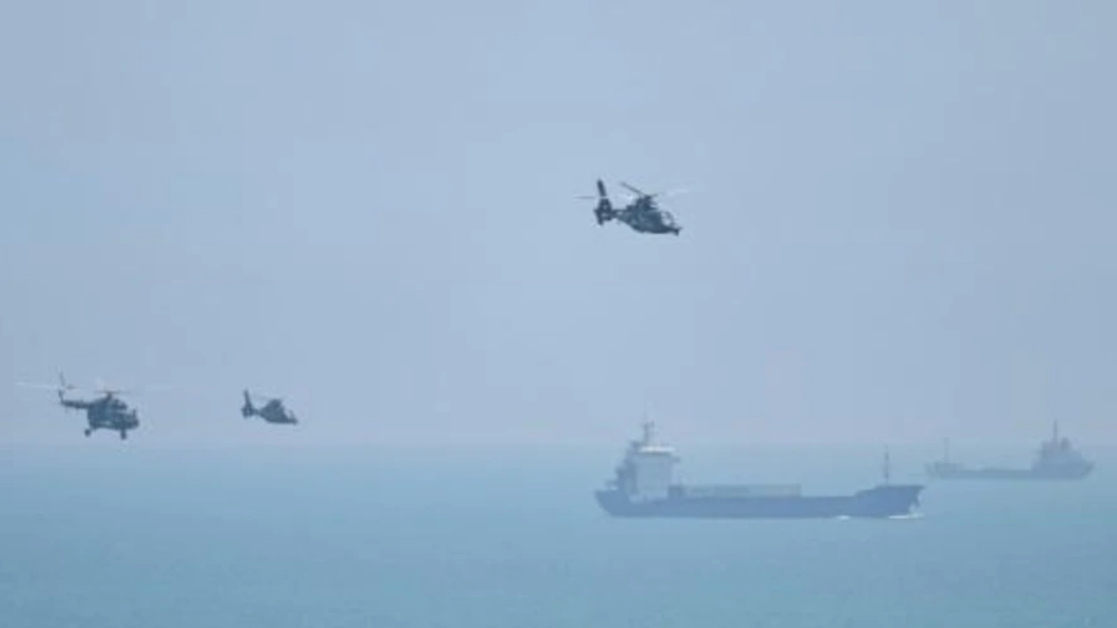 مروحيات عسكرية صينية قرب جزيرة بينغتان الصينية في أقرب نقطة إلى تايوان في 4 أغسطس 2022 