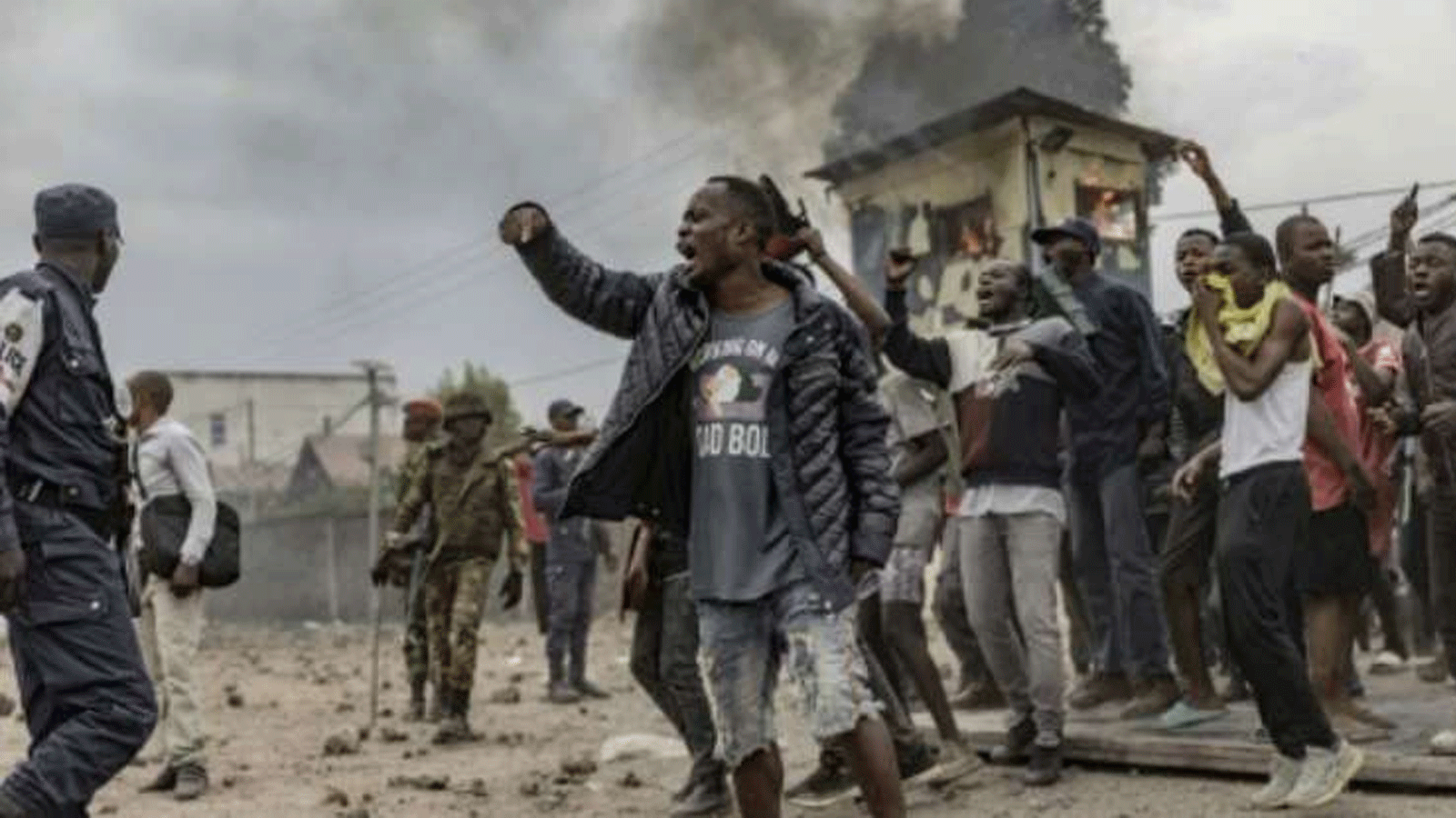 قواعد الأمم المتحدة في شرق جمهورية الكونغو الديمقراطية تتعرض لهجوم المتظاهرين الغاضبين من فشل بعثة منظمة الأمم المتحدة لتحقيق الاستقرار في جمهورية الكونغو الديمقراطية في توفير الأمن. 