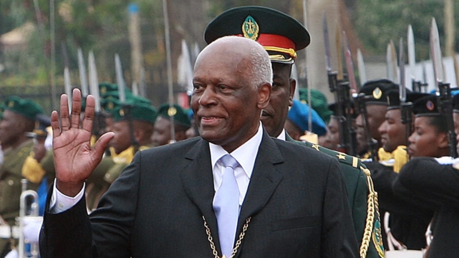 الرئيس الأنغولي السابق جوزيه ادواردو دوس سانتوس