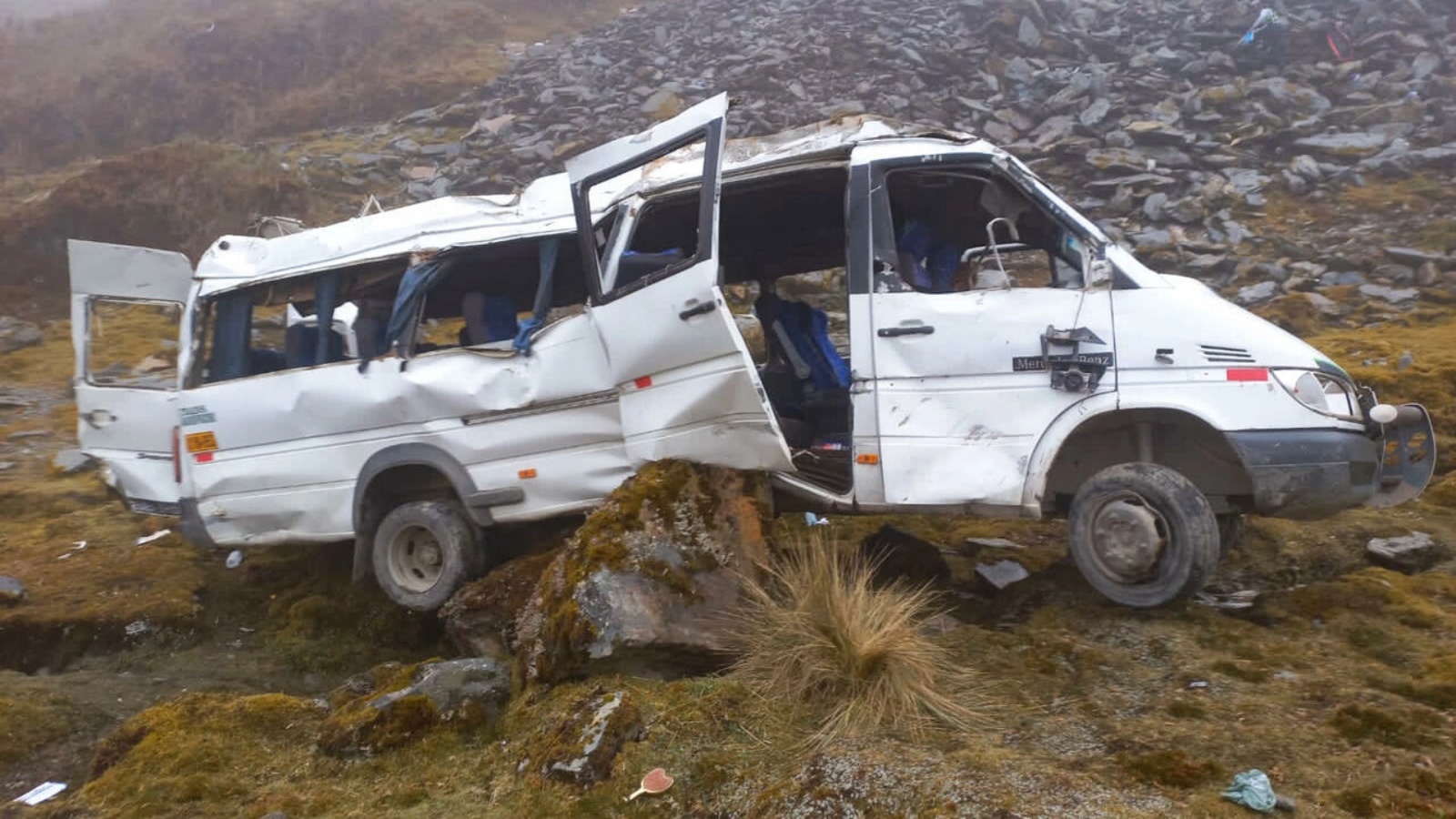 حافلة سياح إثر سقوطها في واد قرب ماتشو بيتشو في البيرو في 21 أغسطس 2022