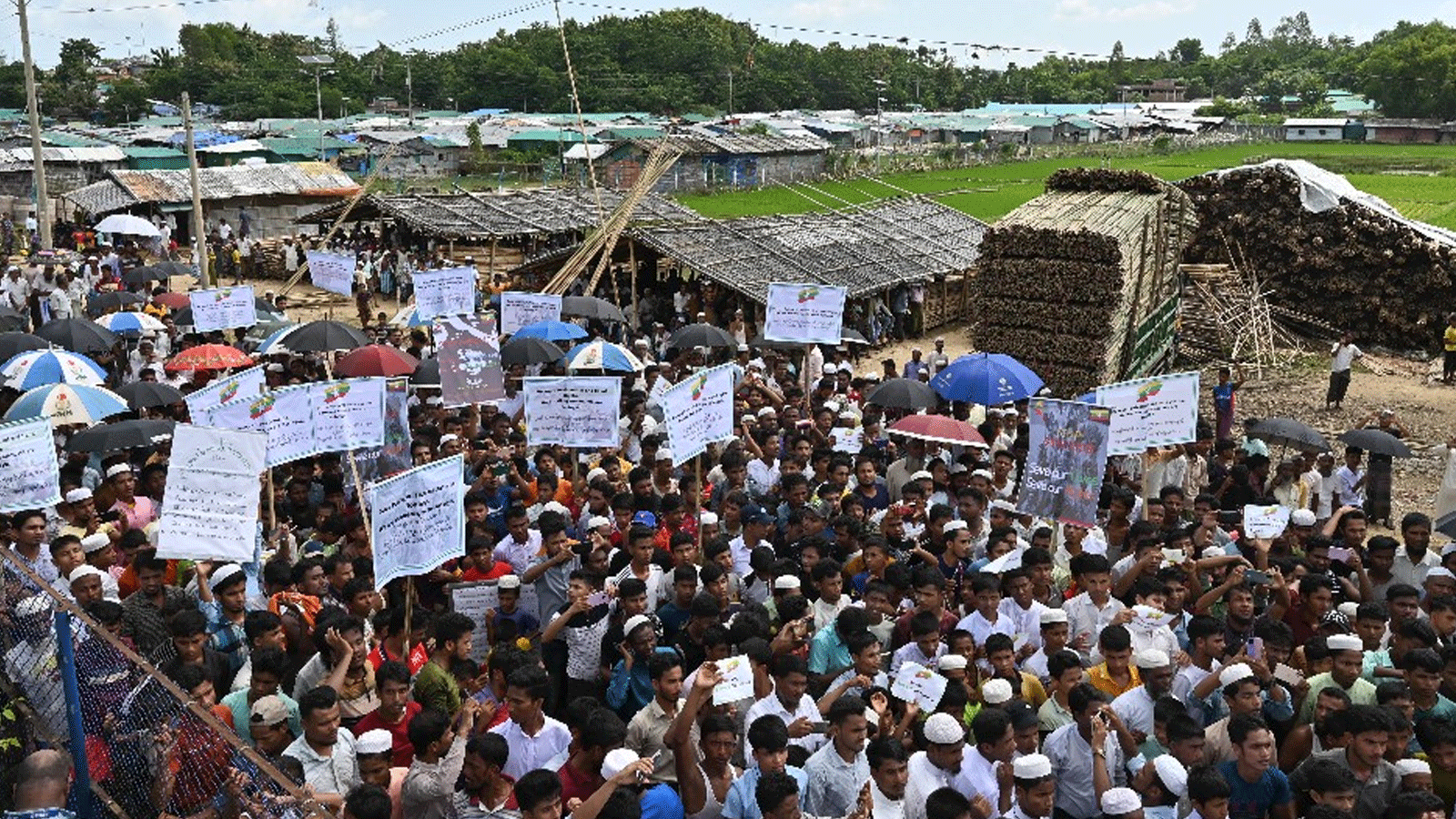 الآلاف من لاجئي الروهينجا نظموا مسيرات 