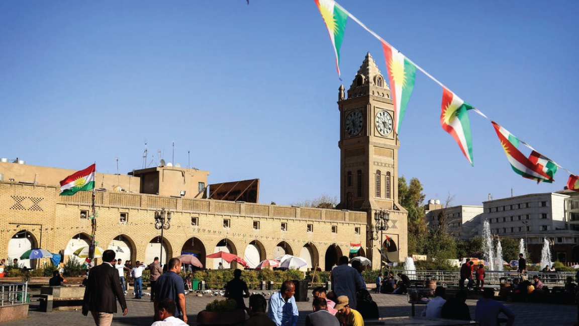 أكراد عراقيون في الساحة المركزية قرب قلعة إربيل عاصمة إقليم كردستان في 17 تشرين الأول/اكتوبر 2017