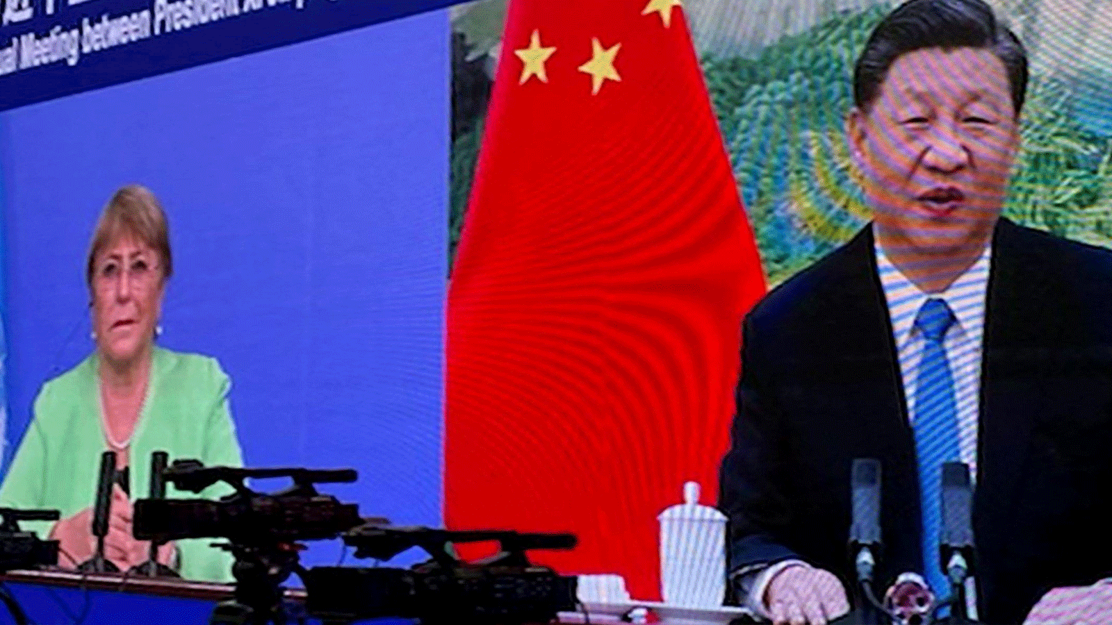 صورة أرشيفية لمفوضة الأمم المتحدة لحقوق الإنسان ميشيل باشليه خلال مشاركتها في اجتماعٍ افتراضي مع الرئيس الصيني شي جينبينغ