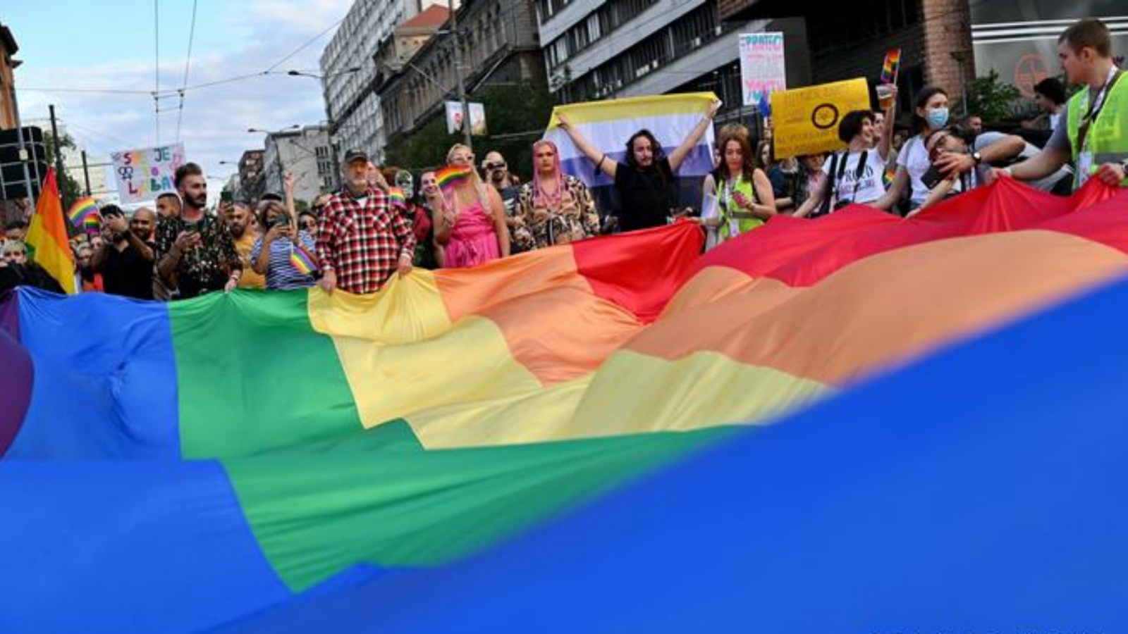 مسيرات الفخر السابقة في صربيا تطلبت وجودًا مكثفًا للشرطة بسبب التهديد بهجمات اليمين