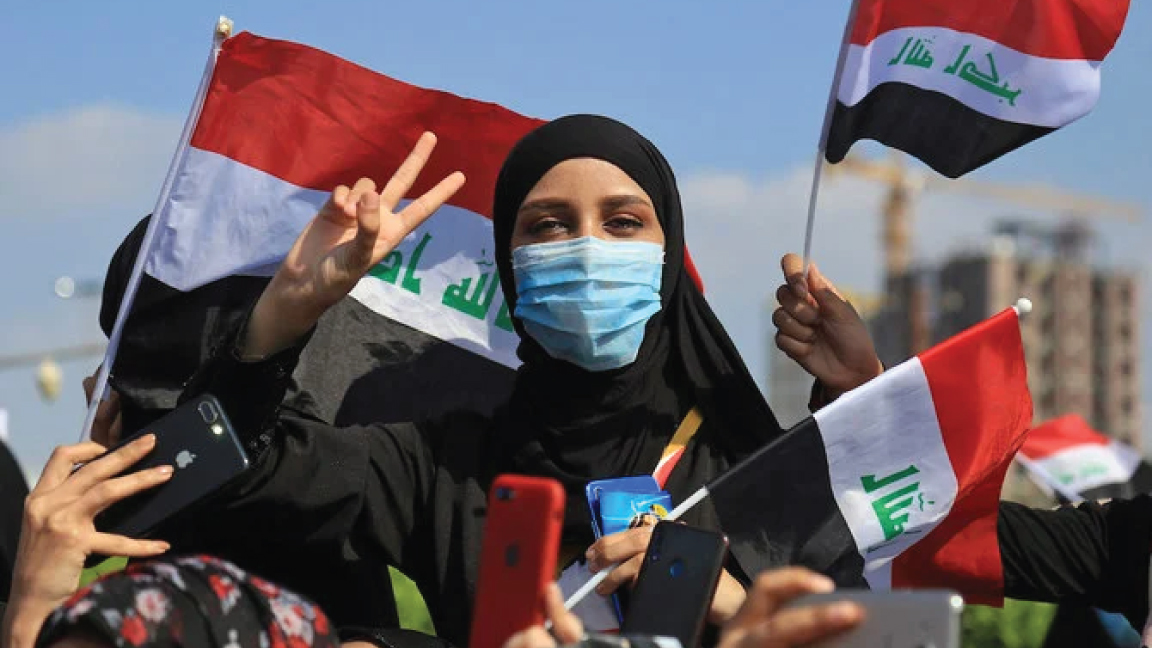 عراقيون وعراقيات يشاركون في احتجاجات مناهضة للحكومة والفساد والبطالة