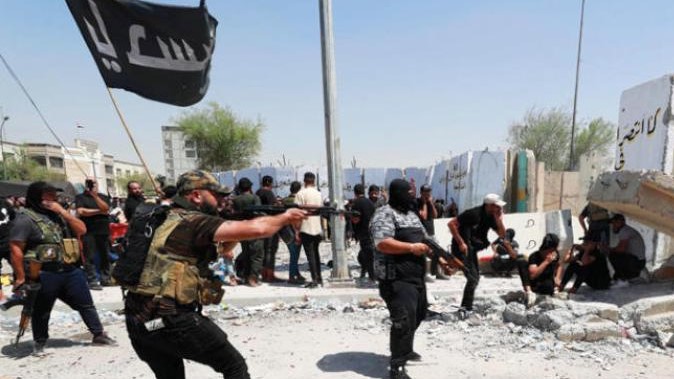 مسلحون من سرايا السلام التابعة لمقتدى الصدر في الاشتباكات الأخيرة في المنطقة الخضراء في 29 أغسطس 2022