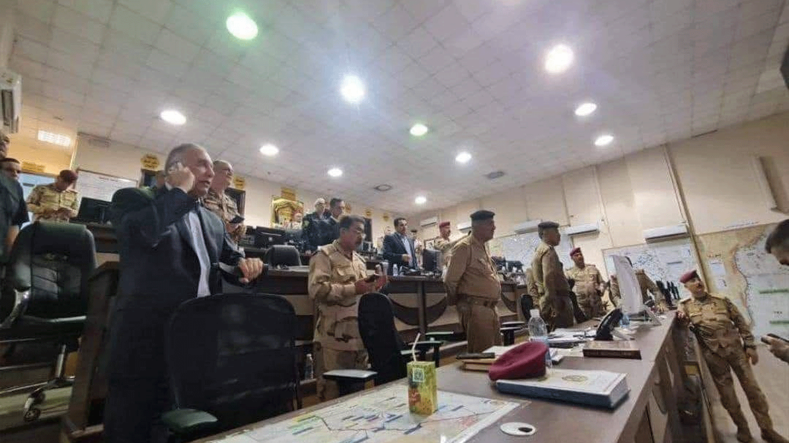 الكاظمي يتابع من مقر القوات المشتركة في بغداد مساء الاثني 29 آب\ اغسطس الاوضاع الامنية في البلاد (مكتبه)