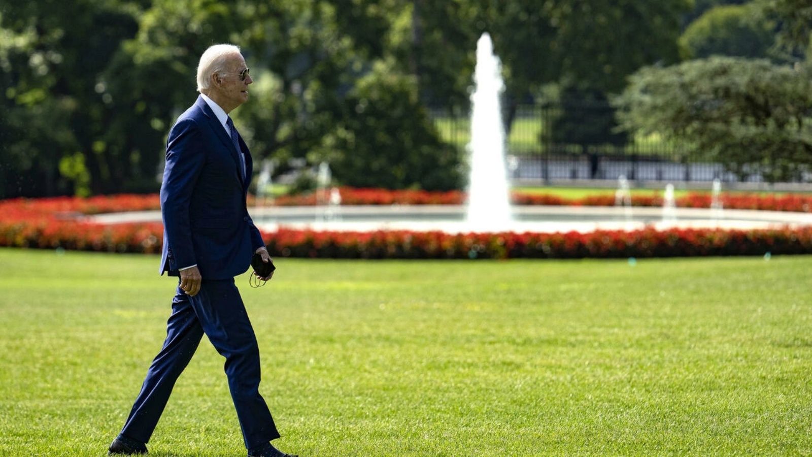 الرئيس الأميركي جو بايدن في حديقة البيت الأبيض في واشنطن في 29 أغسطس 2022