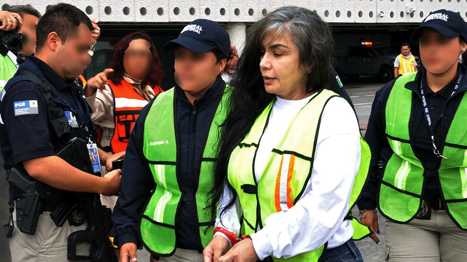 ساندرا أفيلا بلتران شوهدت في مطار مكسيكو سيتي الدولي في آب\ أغسطس 2013 بعد ترحيلها من الولايات المتحدة