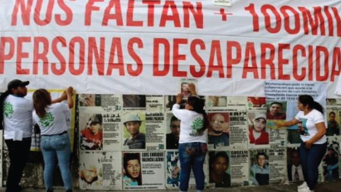  أقرباء مفقودين في المكسيك في تجمع في اليوم الدولي للمفقودين في غوادالاخارا في المكسيك في 30 آب/أغسطس 2022