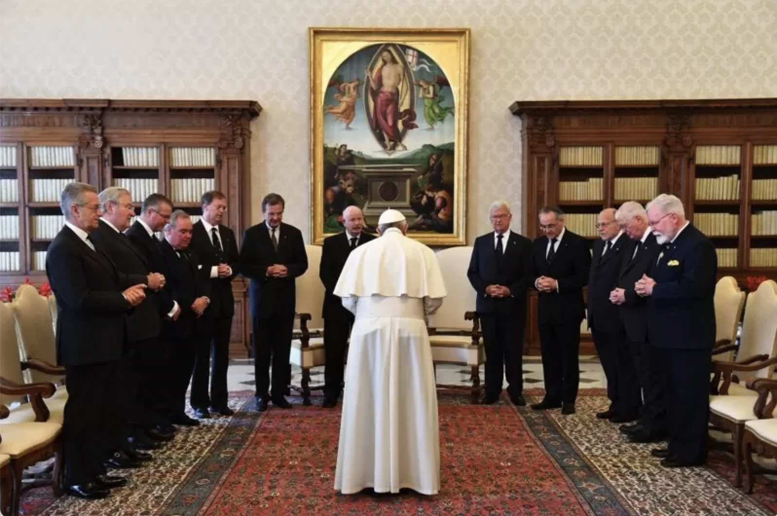 البابا فرنسيس خلال لقاء مع قيادة فرسان مالطا عام 2017