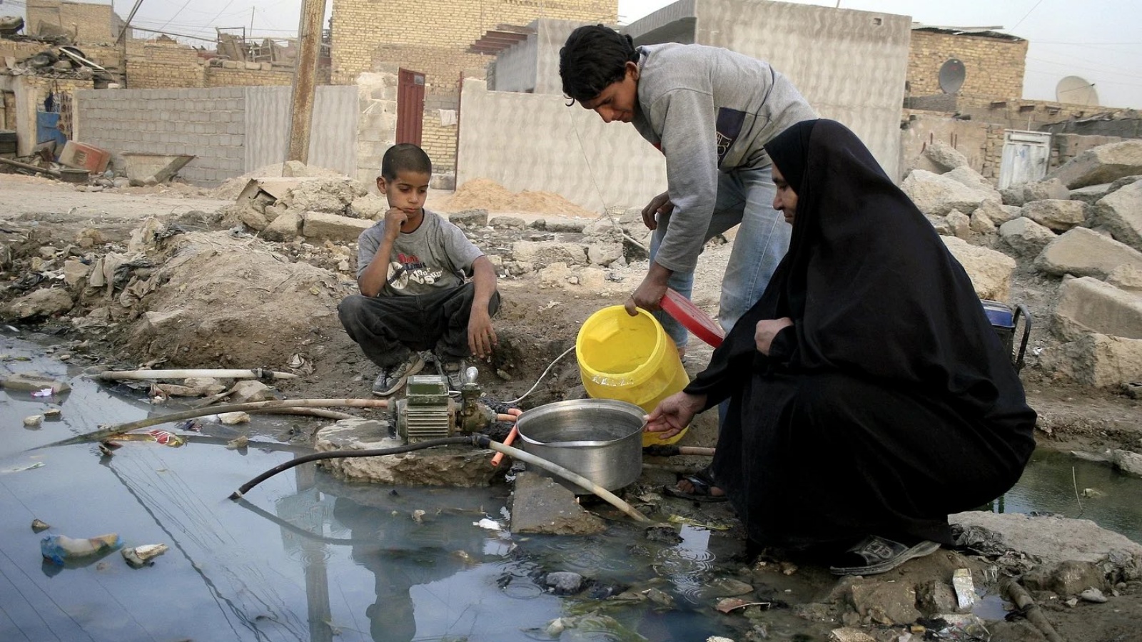 تلوّث مياه الشرب وانعدام شبكات الصرف الصحي يؤدي الى انتشار الأمراض مثل الكوليرا