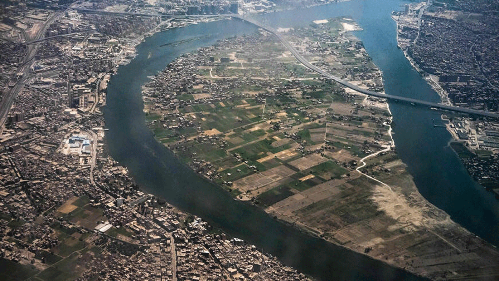 صورة جوية لجزيرة الوراق على نهر النيل في الضواحي الشمالية للقاهرة، مصر، 14 أيار\مايو 2021.