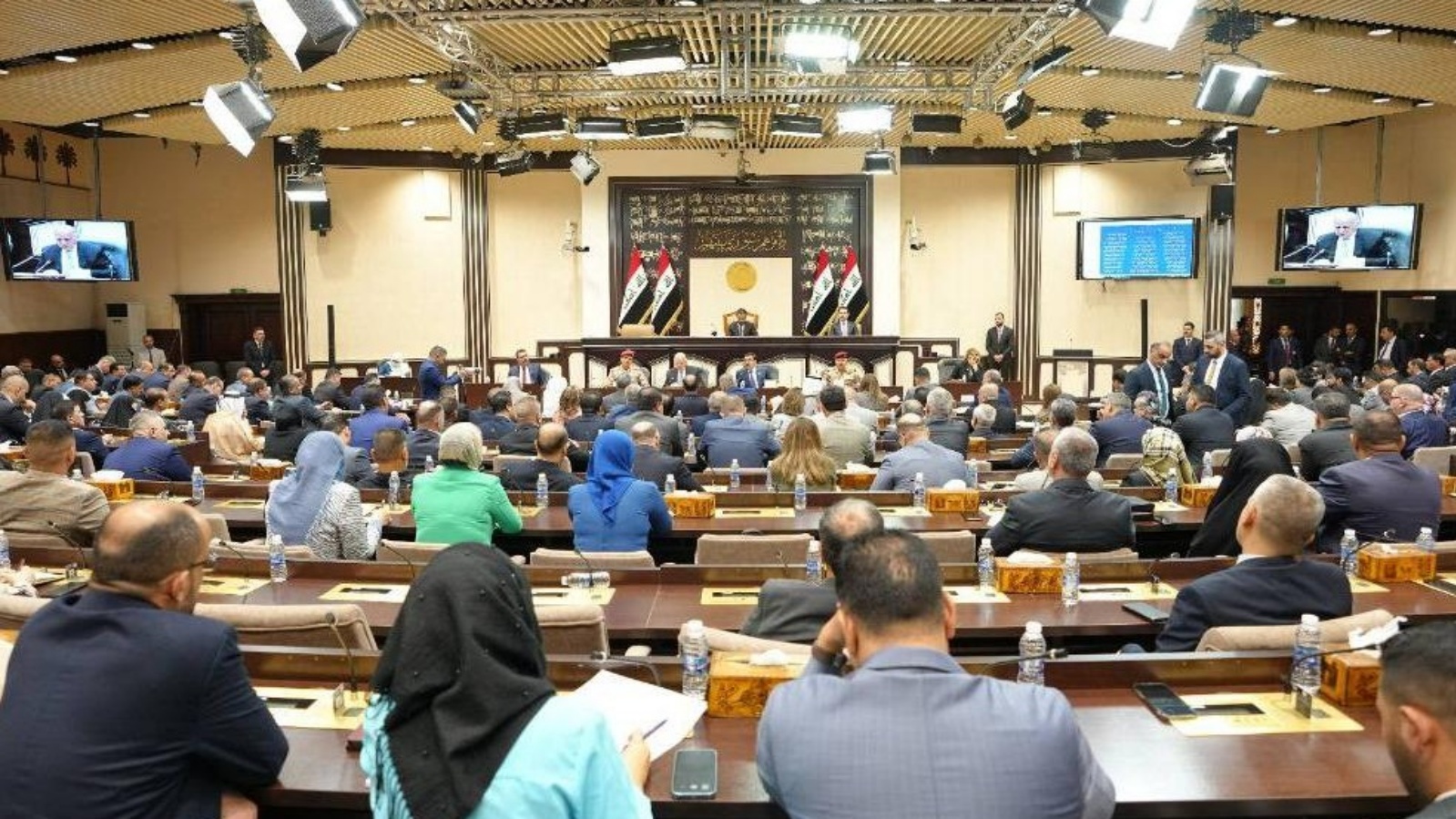 البرلمان العراقي في إحدى جلساته الأخيرة حيث تفجر الاثنين 12 سبتمبر خلاف داخل الإطار الشيعي حول حله بدون موافقة جميع القوى (اعلام البرلمان)
