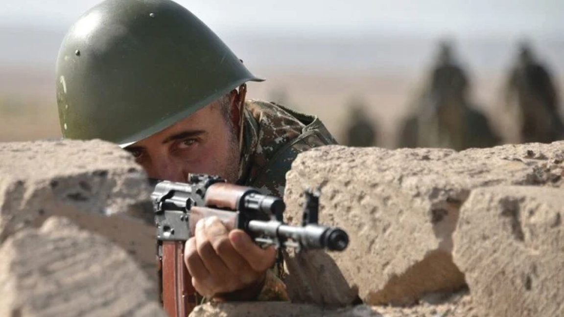جندي أرميني على االجبهة بوجه أذربيجان
