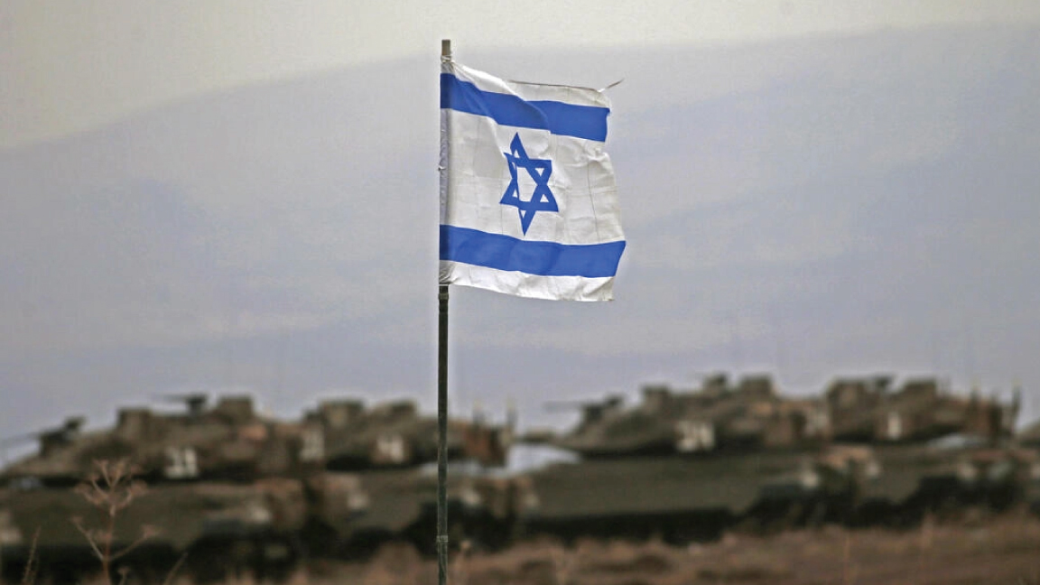 دبابات إسرائيلية خلال مناورة عسكرية نفذت في السابع من كانون الأول/ديسمبر 2021 بالقرب من مستوطنة مرتفعات ترامب في هضبة الجولان التي ضمتها إسرائيل في العام 1981