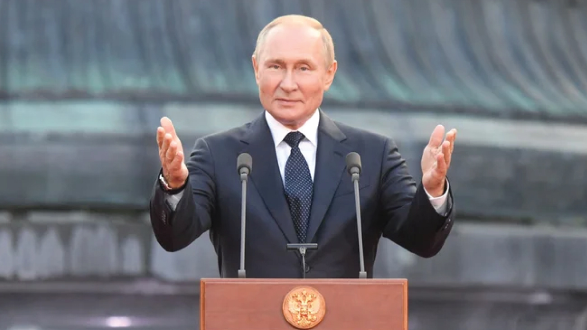 الرئيس الروسي فلاديمير بوتين يلقي كلمة خلال حدث بمناسبة الذكرى 1160 لقيام الدولة الروسية في فيليكي نوفغورود في 21 سبتمبر 2022