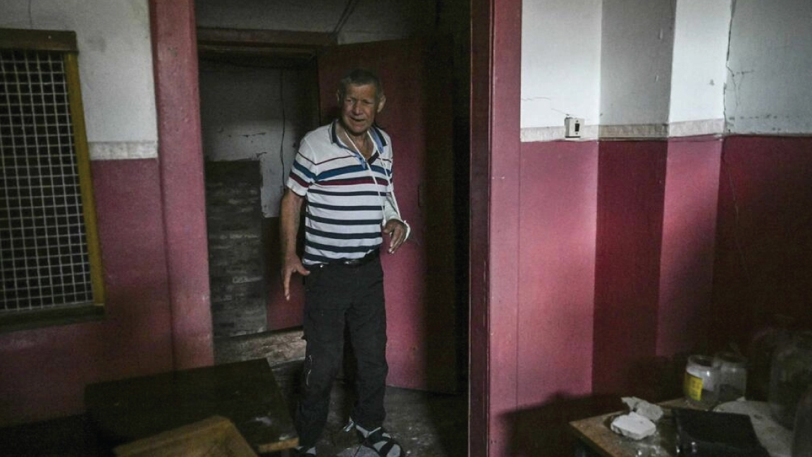 مواطن أوكراني نجا من الاحتلال الروسي لمدينته إيزيوم في منطقة خاركيف 