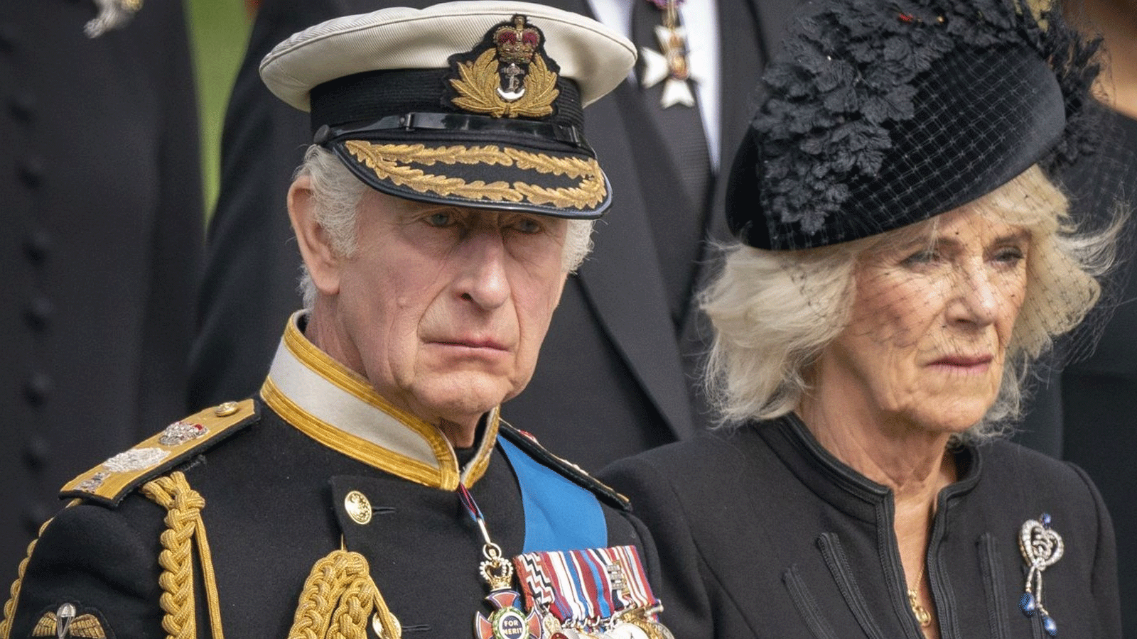 الملك تشارلز الثالث والملكة القرينة كاميلا خلال مراسيم تشييع الملكة 
