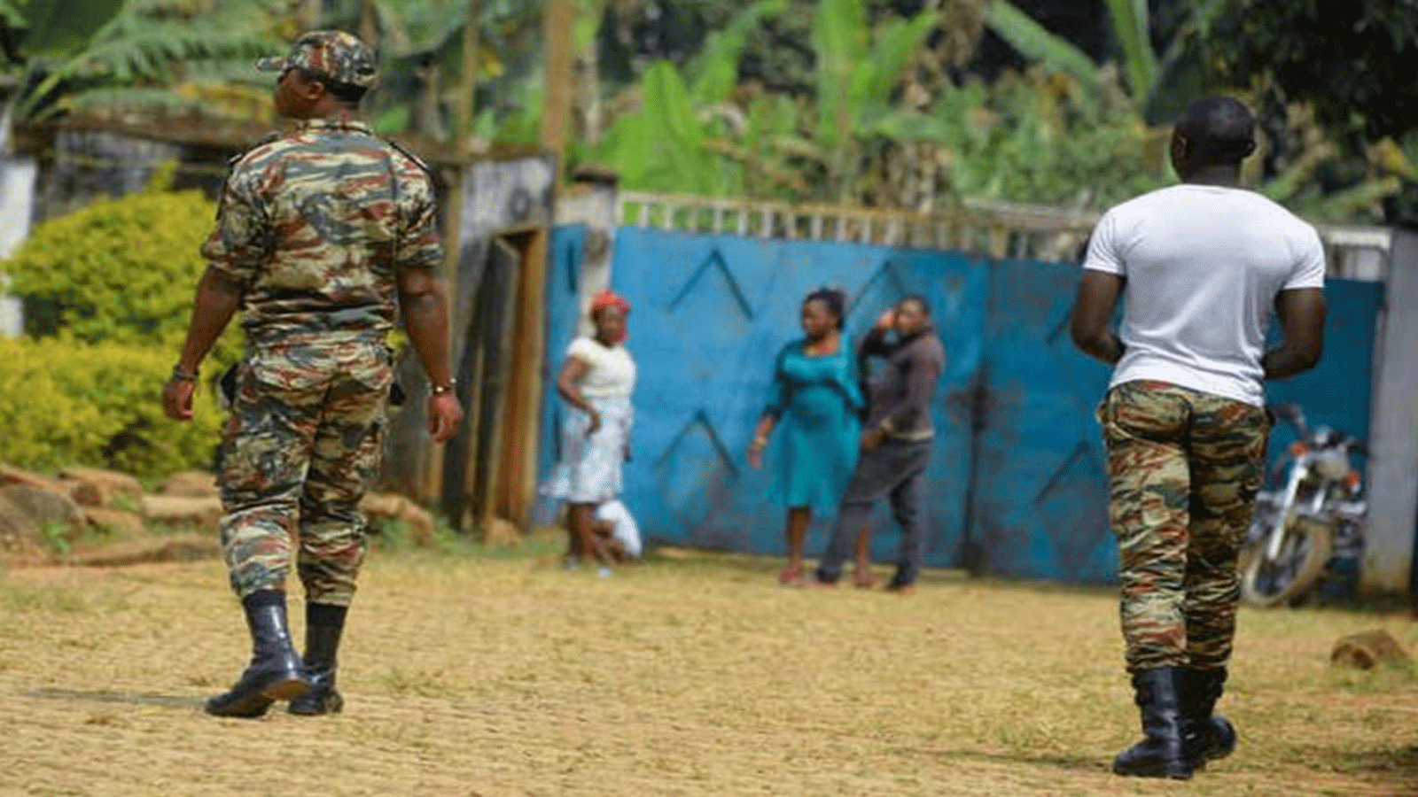 جنود حكوميون خلال دورية في بافوت. صورة أرشيفية التُقِطَت في منطقة الكاميرون المضطربة الناطقة بالإنجليزية في شمال غرب البلاد