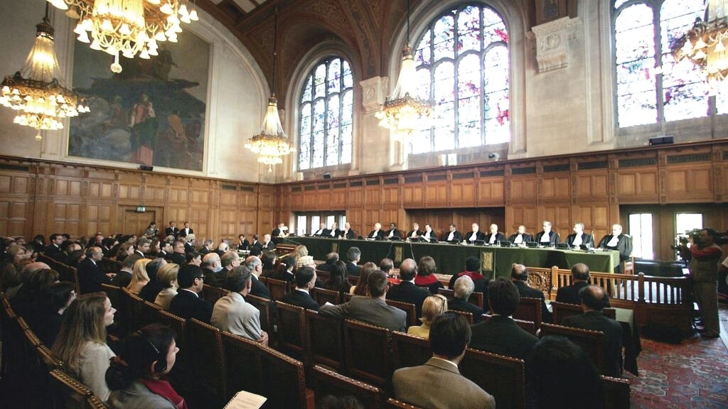 صورة من الأرشسف لجلسة استماع علنية في محكمة العدل الدولية في لاهاي، طلبت فيها إيران برفع تجميد مليارات الدولارات من أصولها الأميركية