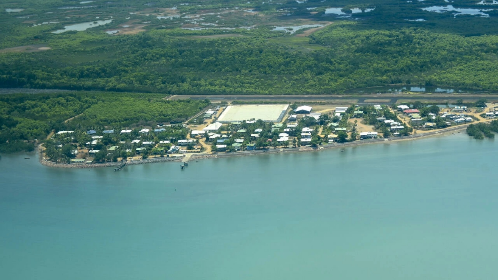 لقطة جوية لجزيرة بويغو في مضيق توريس الأسترالي في 26 أكتوبر 2021 