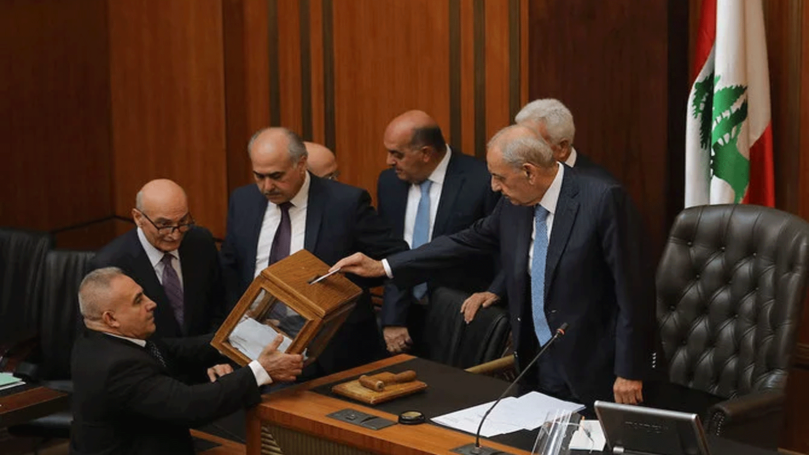 رئيس مجلس النواب نبيه بري يشارك بالتصويت في الجلسة الانتخابية الأولى