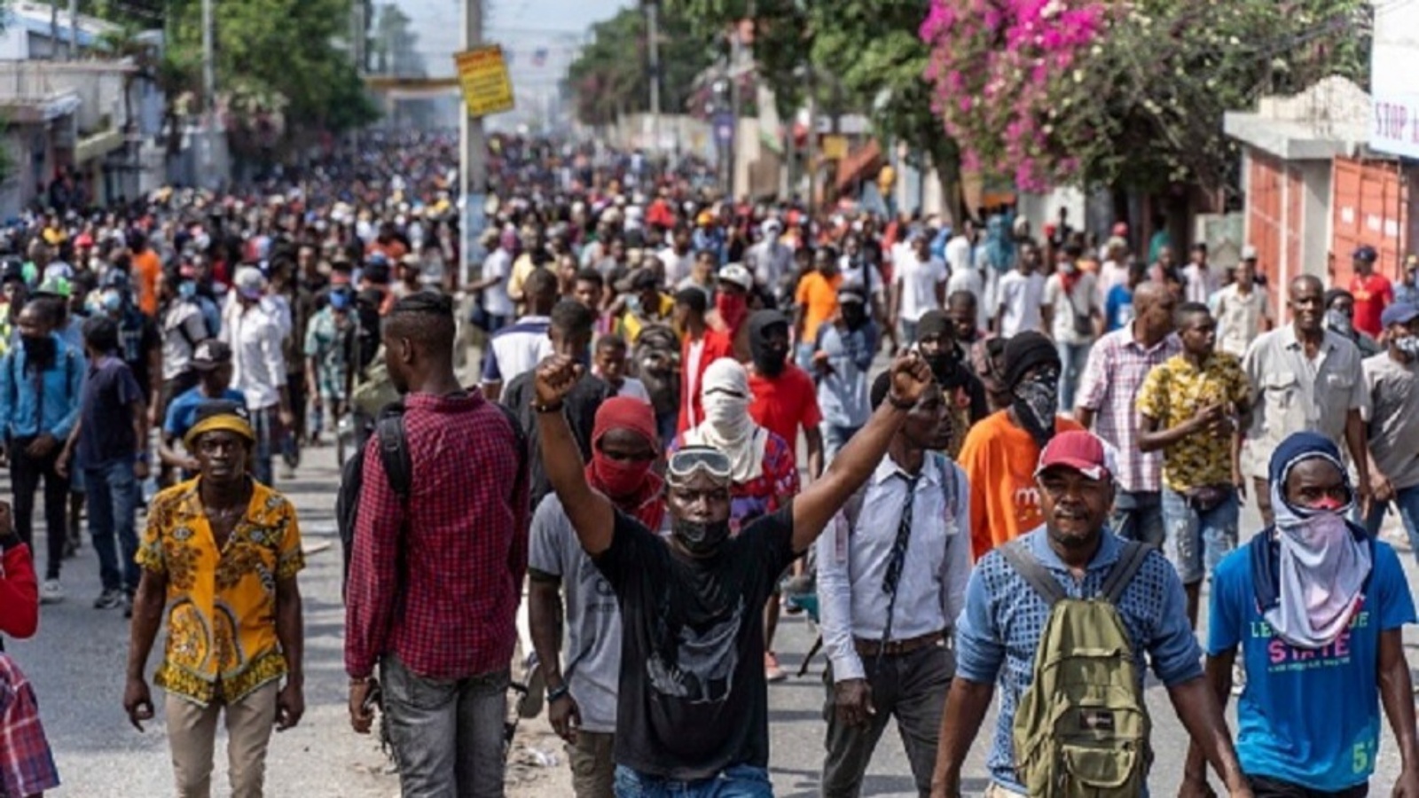 هايتي تشهد أعمال شغب ونهب واحتجاجات منذ رفع أسعار البنزين