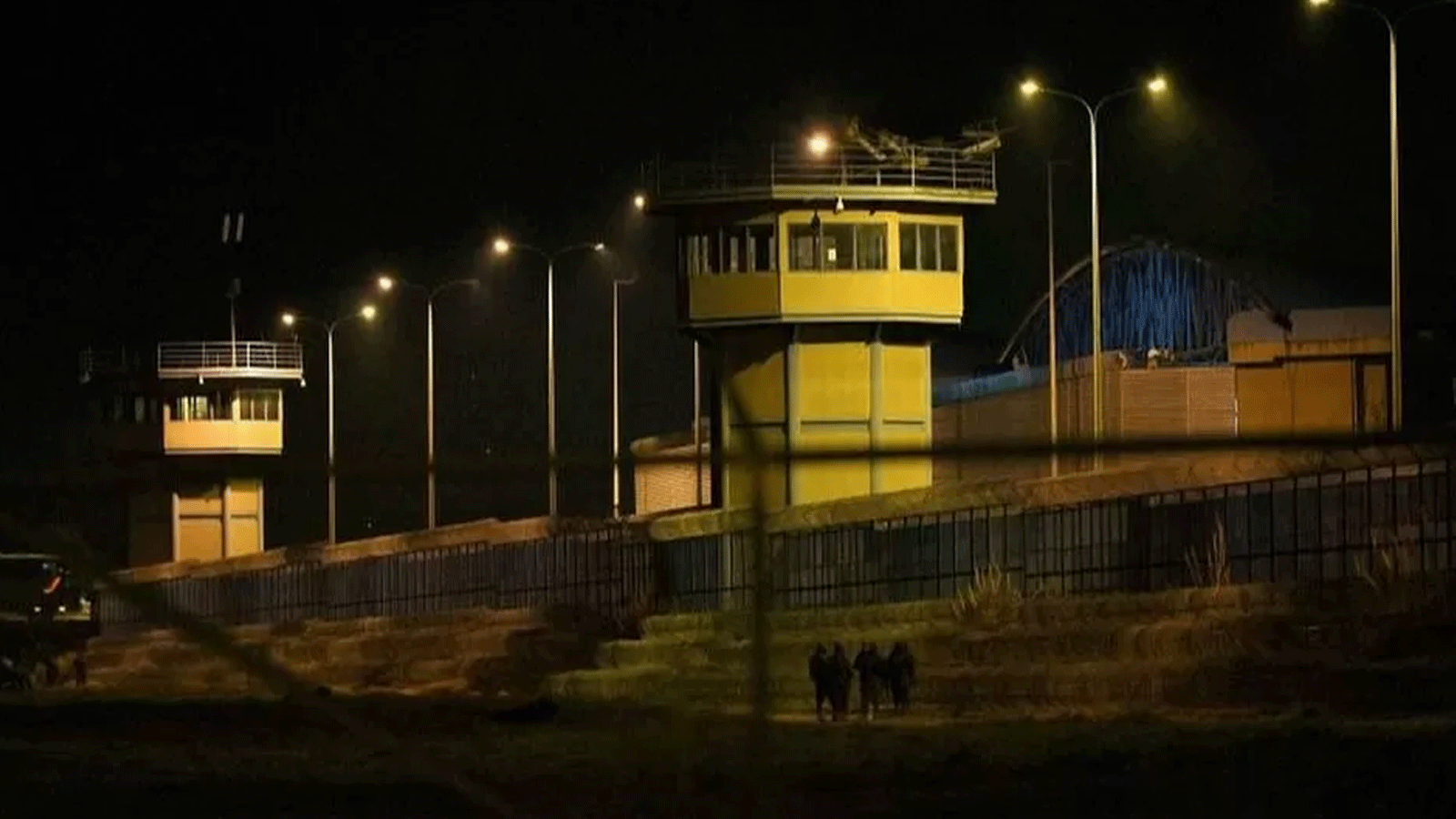السجن في لاتاكونغا في الإكوادور حيث تستمر أعمال الشغب والعنف