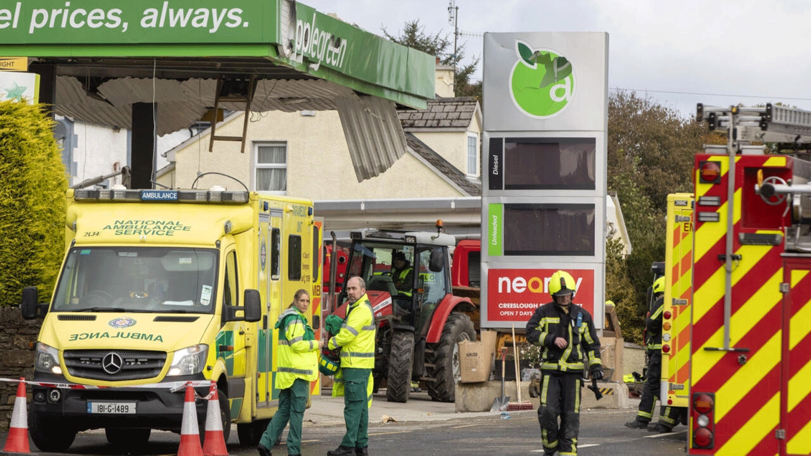 استمرت جهود الإنقاذ من قبل خدمات الطوارئ في أيرلندا طوال الليل الذي أعقب الانفجار 