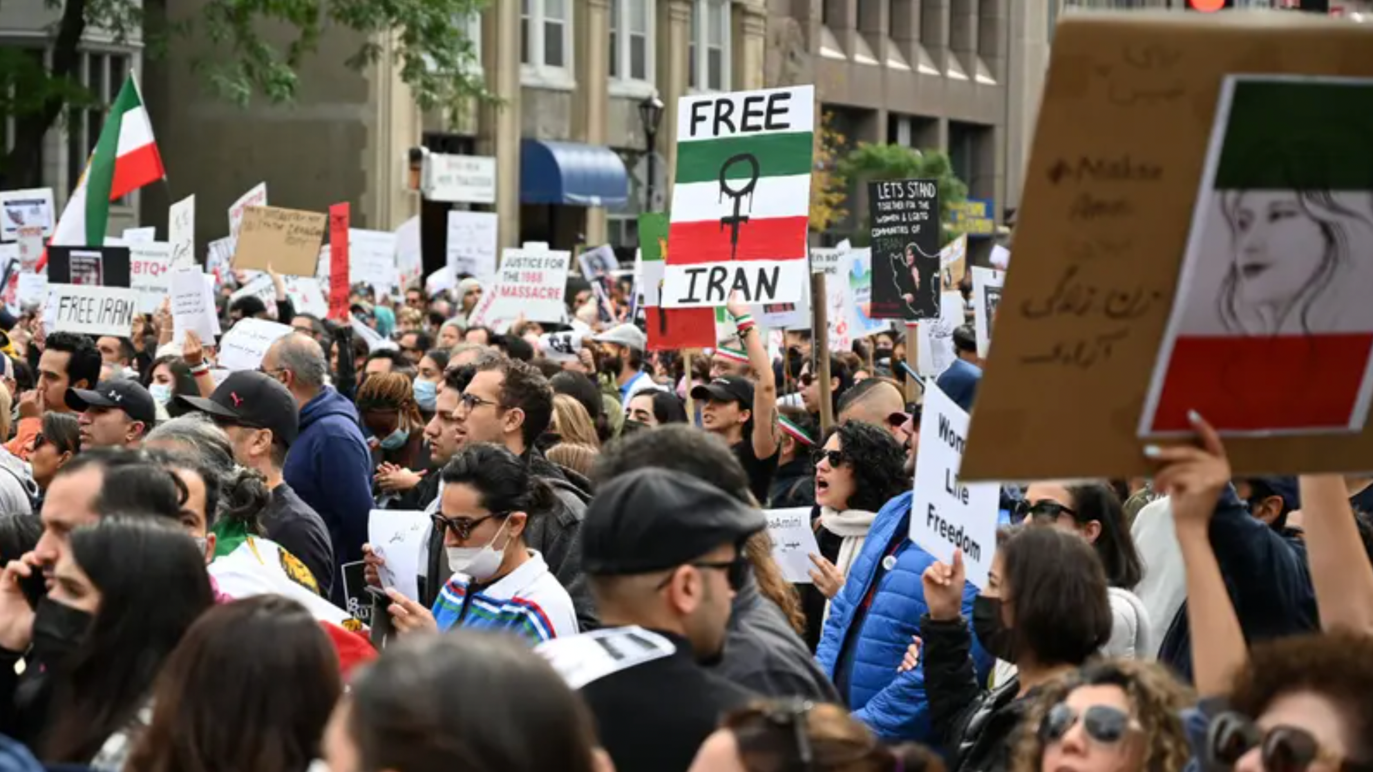 مسيرات حاشدة في كندا تضامناً مع المتظاهرين الإيرانيين