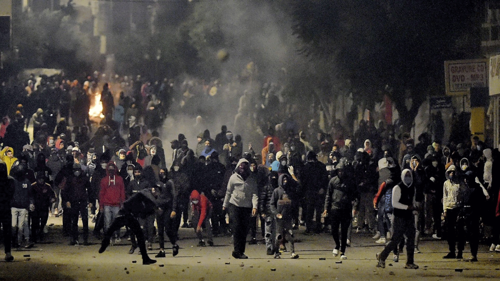 مواجهات ليلية بين الأمن ومحتجين في تونس