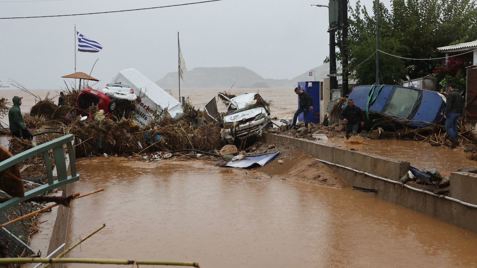 جانب من الفيضانات في جزيرة كريت اليونانية