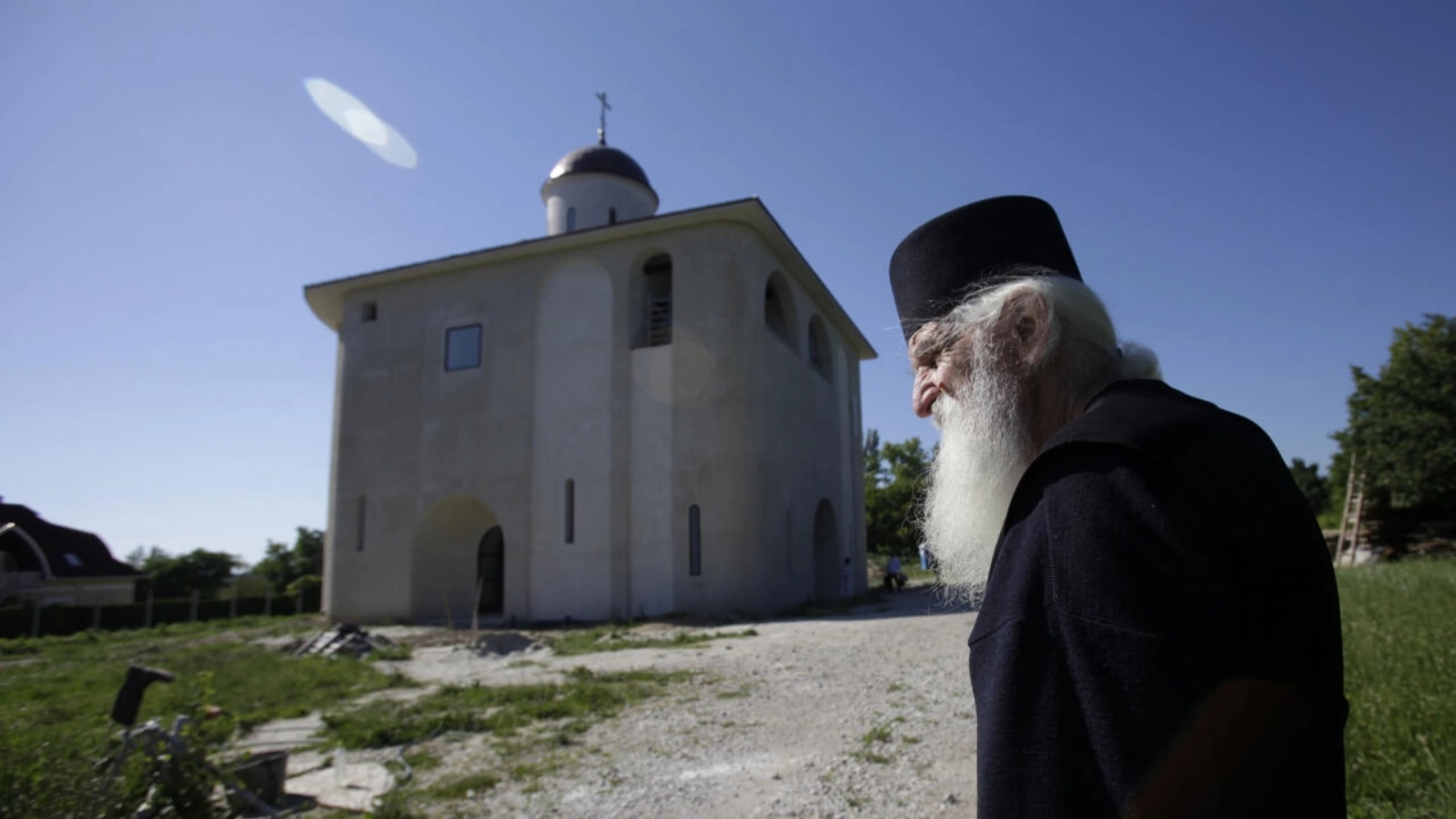 تم تمويل الكنيسة الأرثوذكسية الروسية في هيفيز إلى حد كبير من قبل الحكومة المجرية