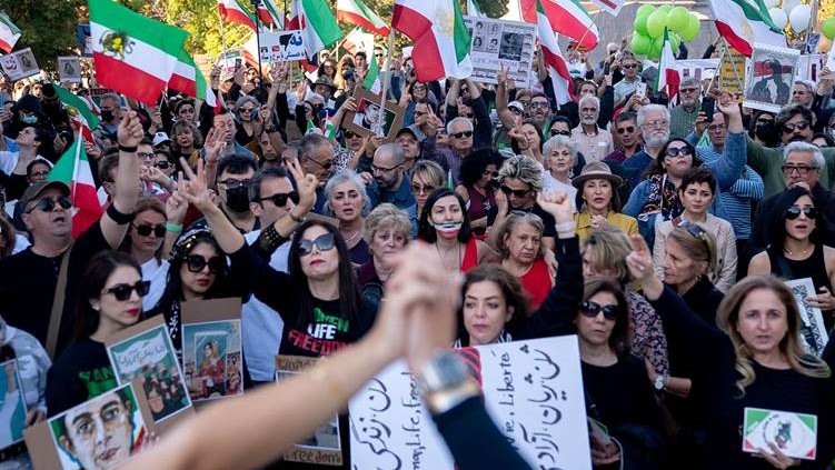 مسيرة مؤيدة لاحتجاجات انتفاضة الحجاب الإيرانية في واشنكن في 15 أكتوبر الجاري