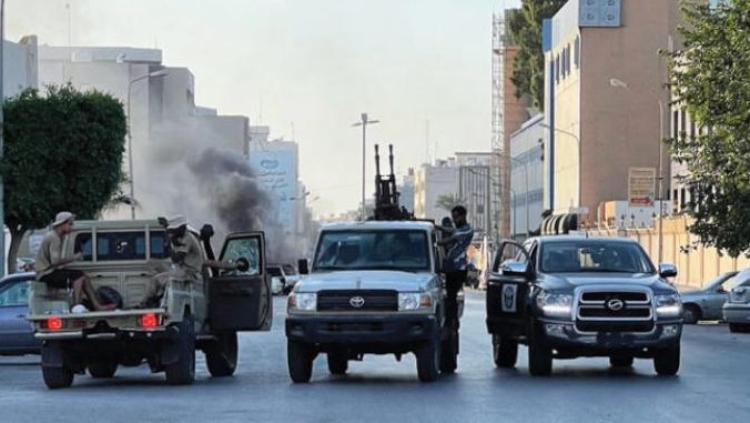 ميليشيات تابعة لعبد الحميد الدبيبة في أحد شوارع العاصمة الليبية طرابلس