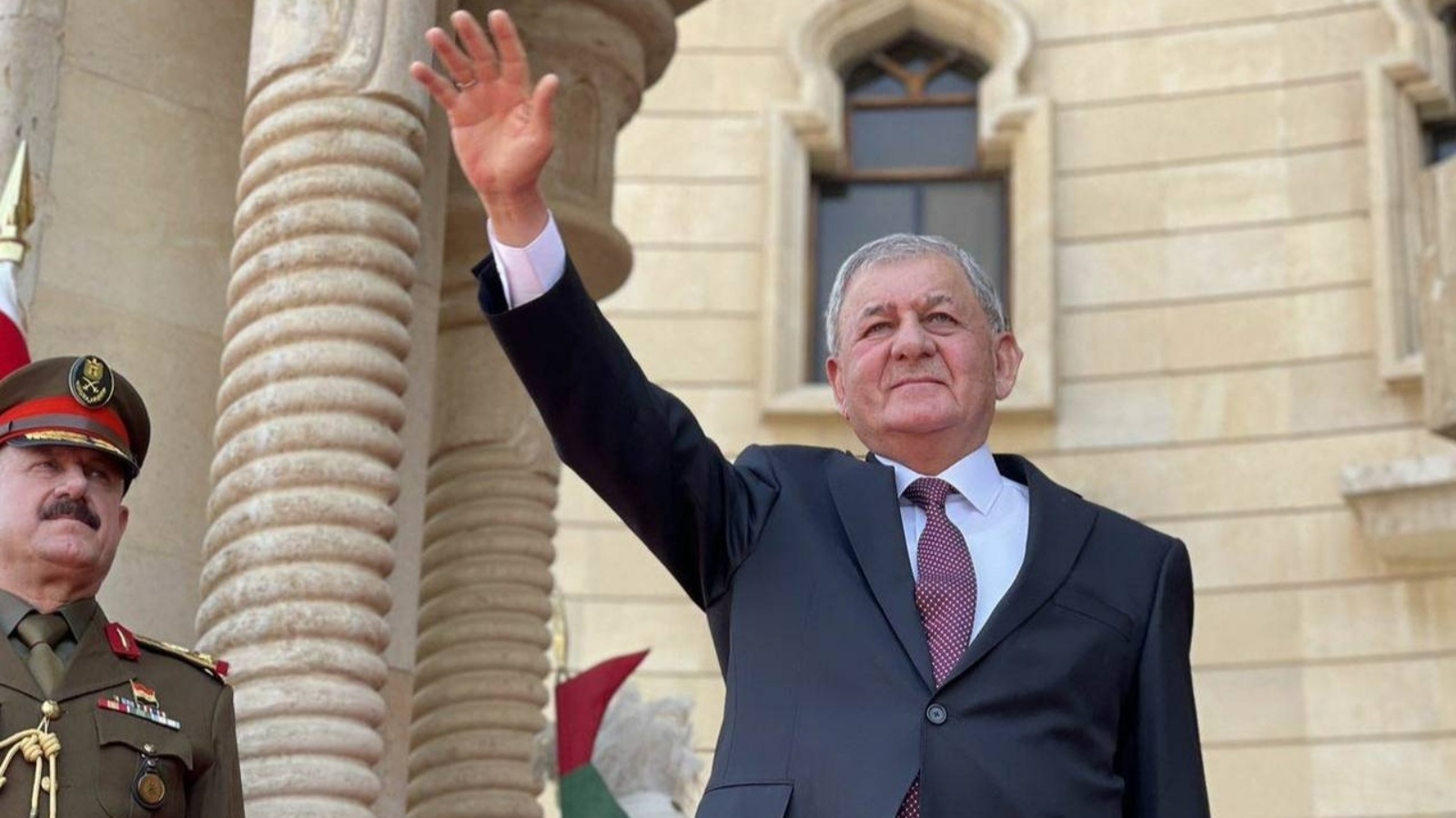 الرئيس العراقي عبد اللطيف رشيد لدى وصوله الى القصر الجمهوري في بغداد الاثنين 17 أكتوبر 2022 حيث تسلم مهامه الرسمية رئيساً عاشراً للعراق (الوكالة الرسمية)