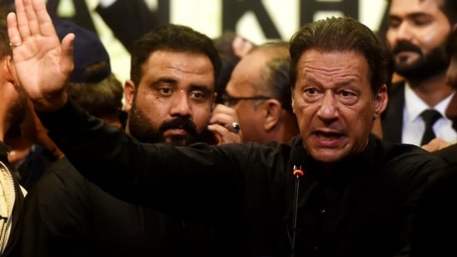 عمران خان يحقق فوزاً مهما في انتخابات فرعية في باكستان