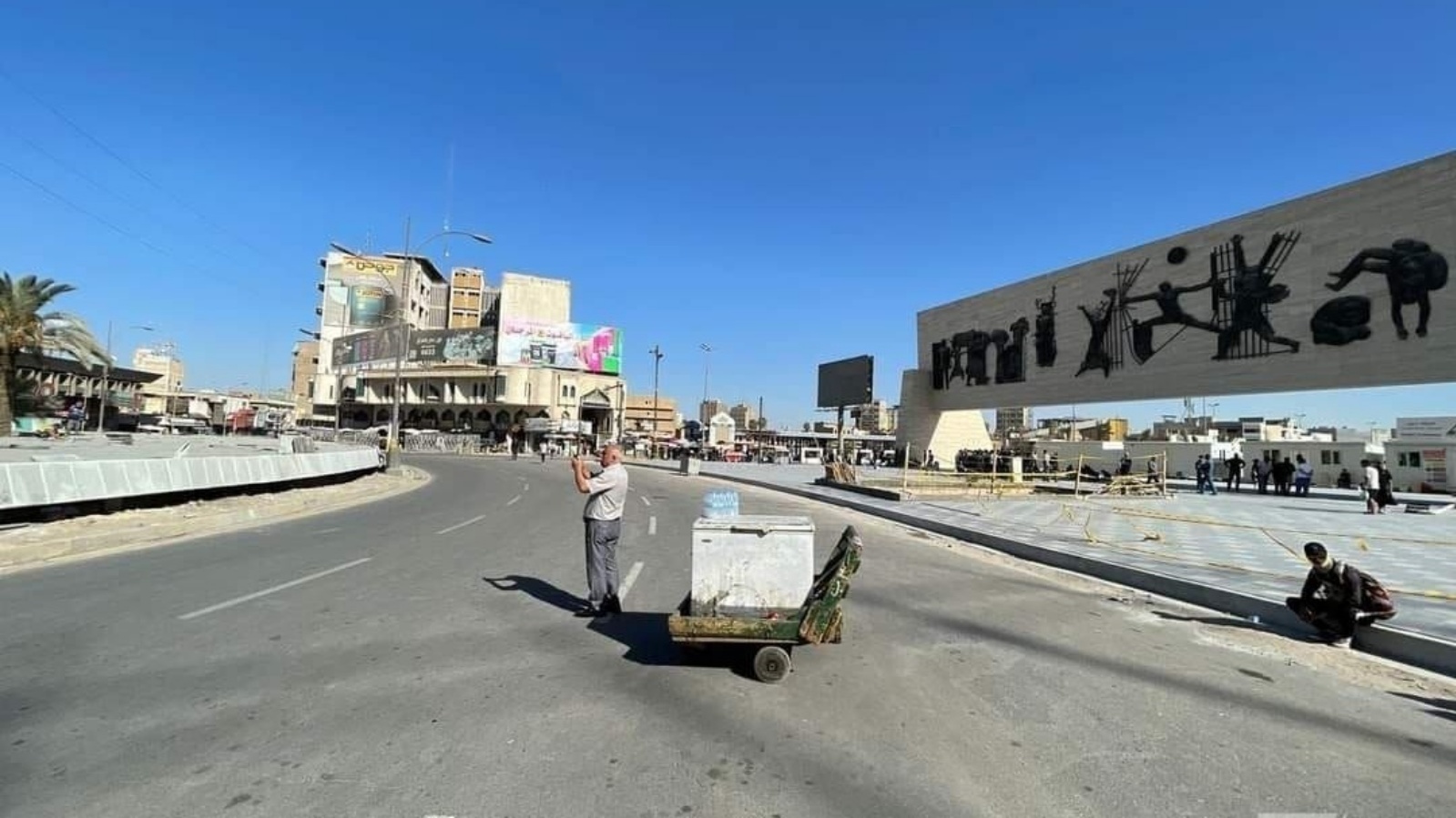 إغلاق الطرق الرئيسية الى ساحة التحرير مركز الاحتجاجات وسط بغداد بانتظار خروج تظاهرات احتجاج الثلاثاء 25 أكتوبر 2022 (تويتر)