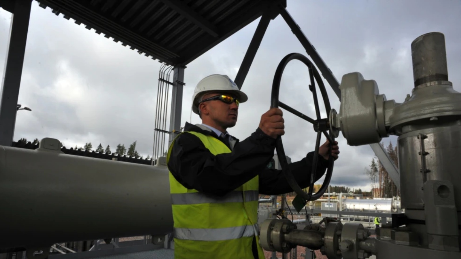 مشغل خط أنابيب نورد ستريم في محطة ضاغط خليج بورتوفايا بالقرب من فيبورغ