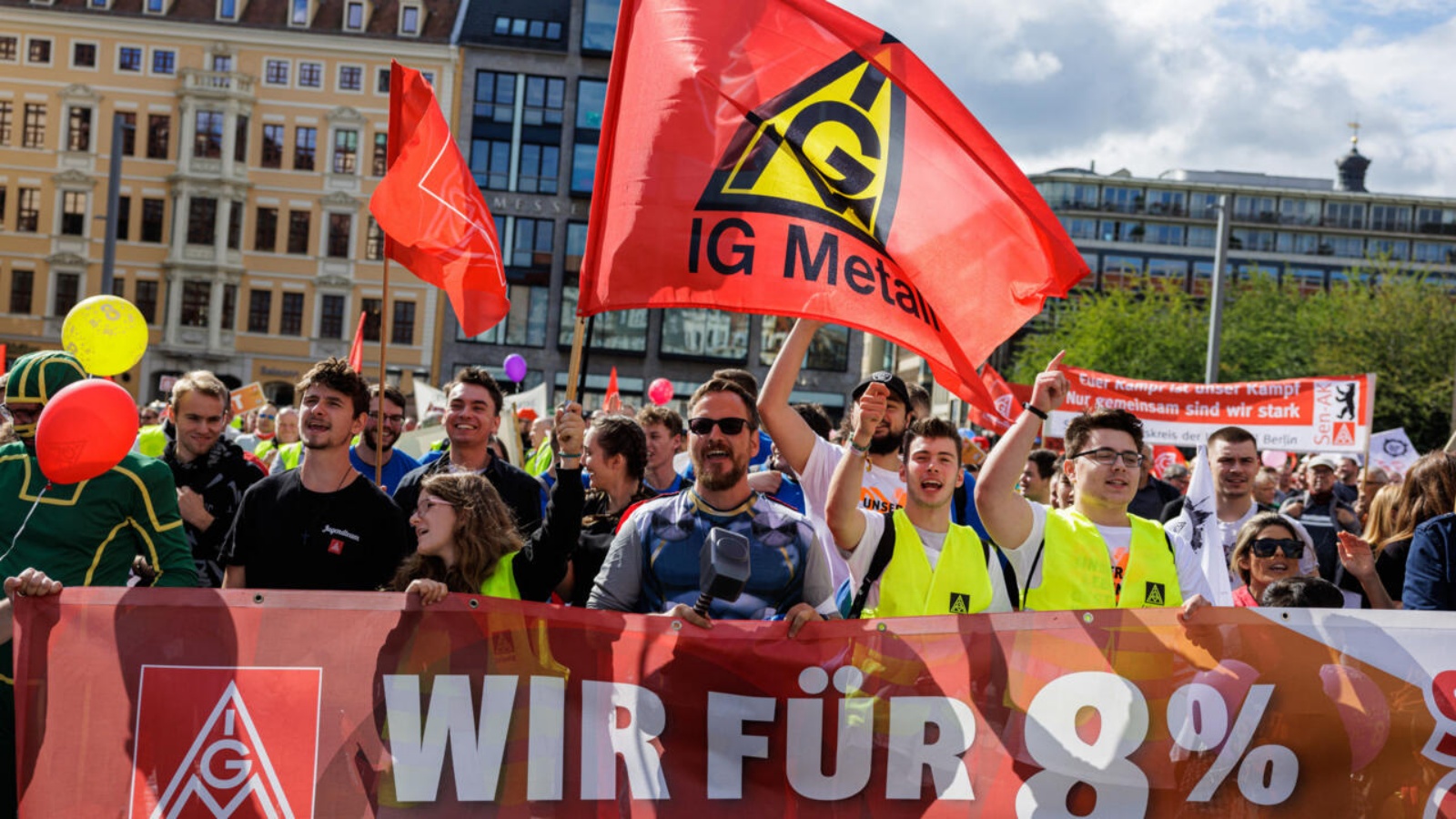 بدء إضرابات في قطاع المعادن الألماني للمطالبة برفع أجور العمال