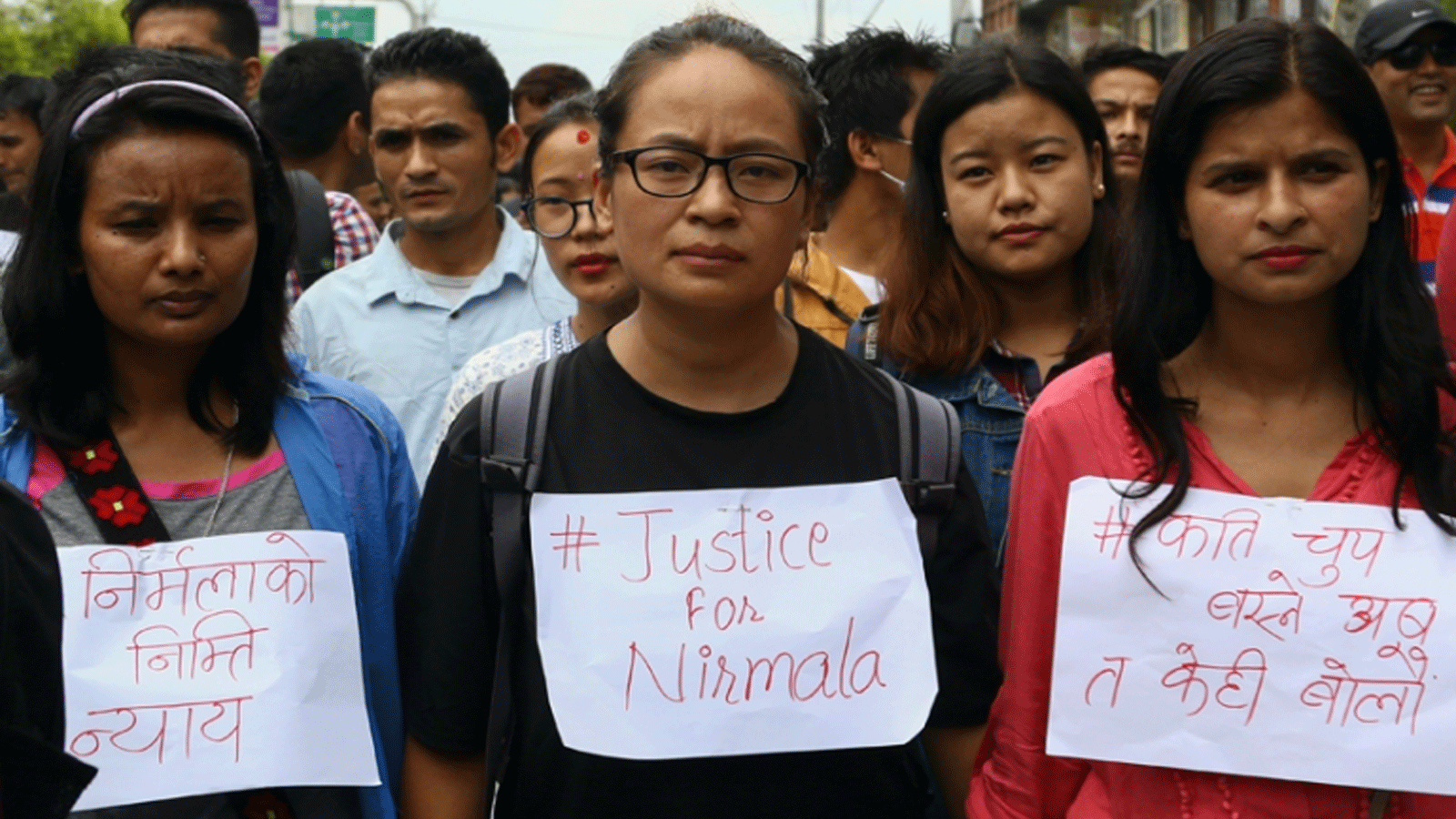 ناشطون نيباليون في كاتماندو يشاركون في احتجاج على مستوى البلاد للمطالبة بالعدالة لضحايا الاغتصاب